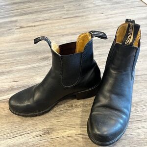 Blundstone's - Black Chelsea boots